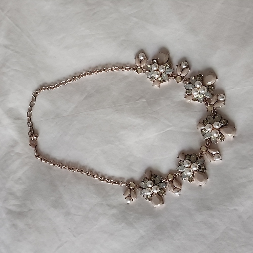 Beautiful cream and gold 3D necklace